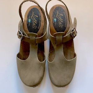 Lotta wooden clogs taupe nubuck t-strap